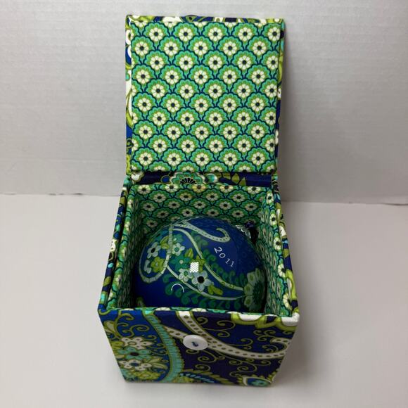 Vera Bradley Rhythm & Blues Print Hand Painted Glass Ornament Christmas 2011 - Picture 3 of 8